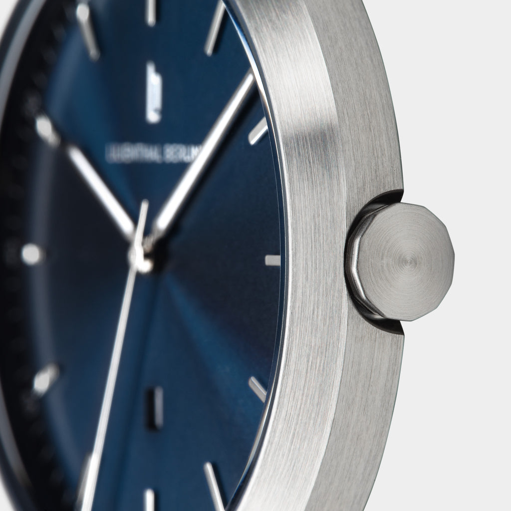 Huxley – Silver Blue