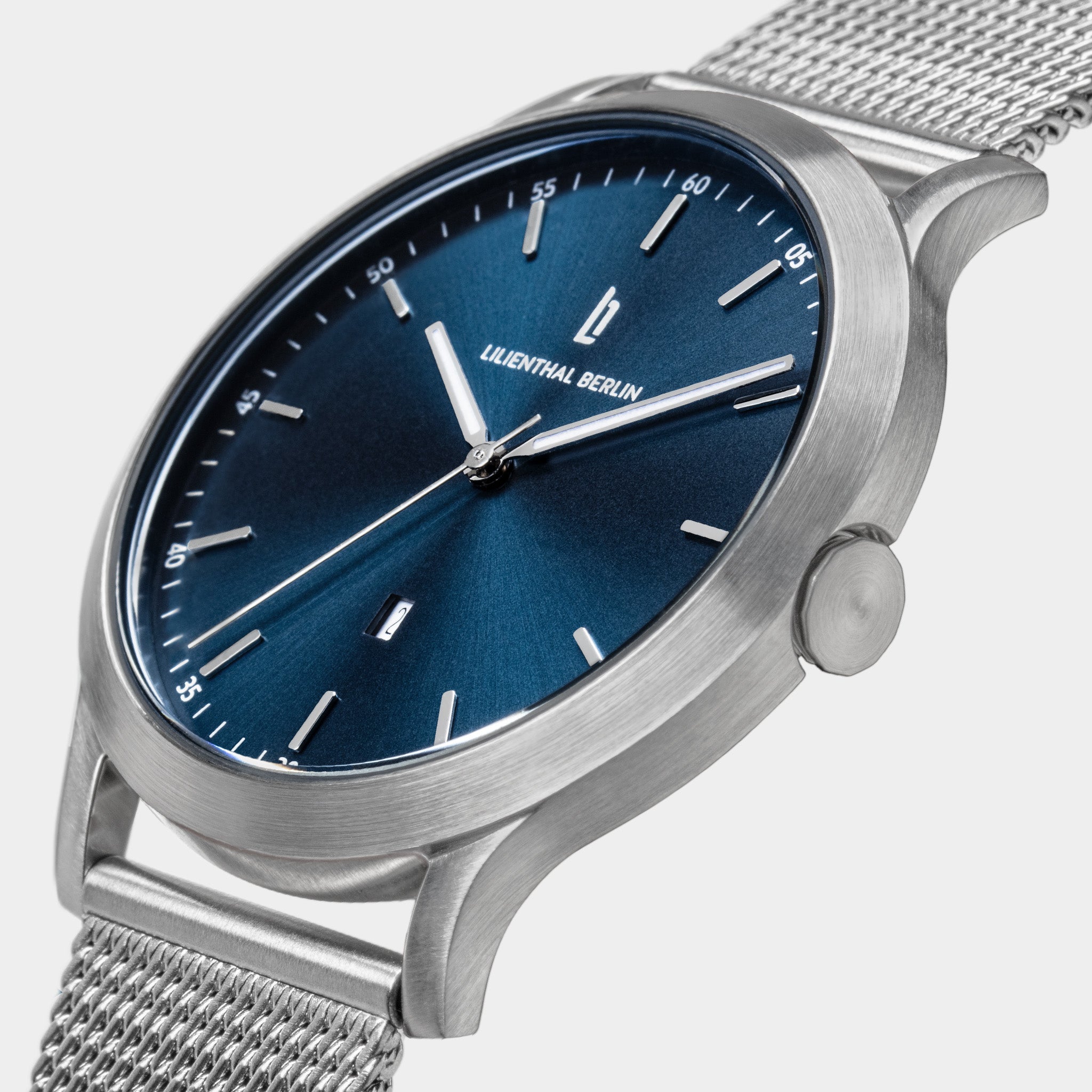 Orologio Huxley – Argento Blu – Cinturino a Maglia Mesh in Acciaio Inox – Lilienthal Berlin Orologio Huxley – Argento Blu – Cinturino a Maglia Mesh in Acciaio Inox – Lilienthal Berlin