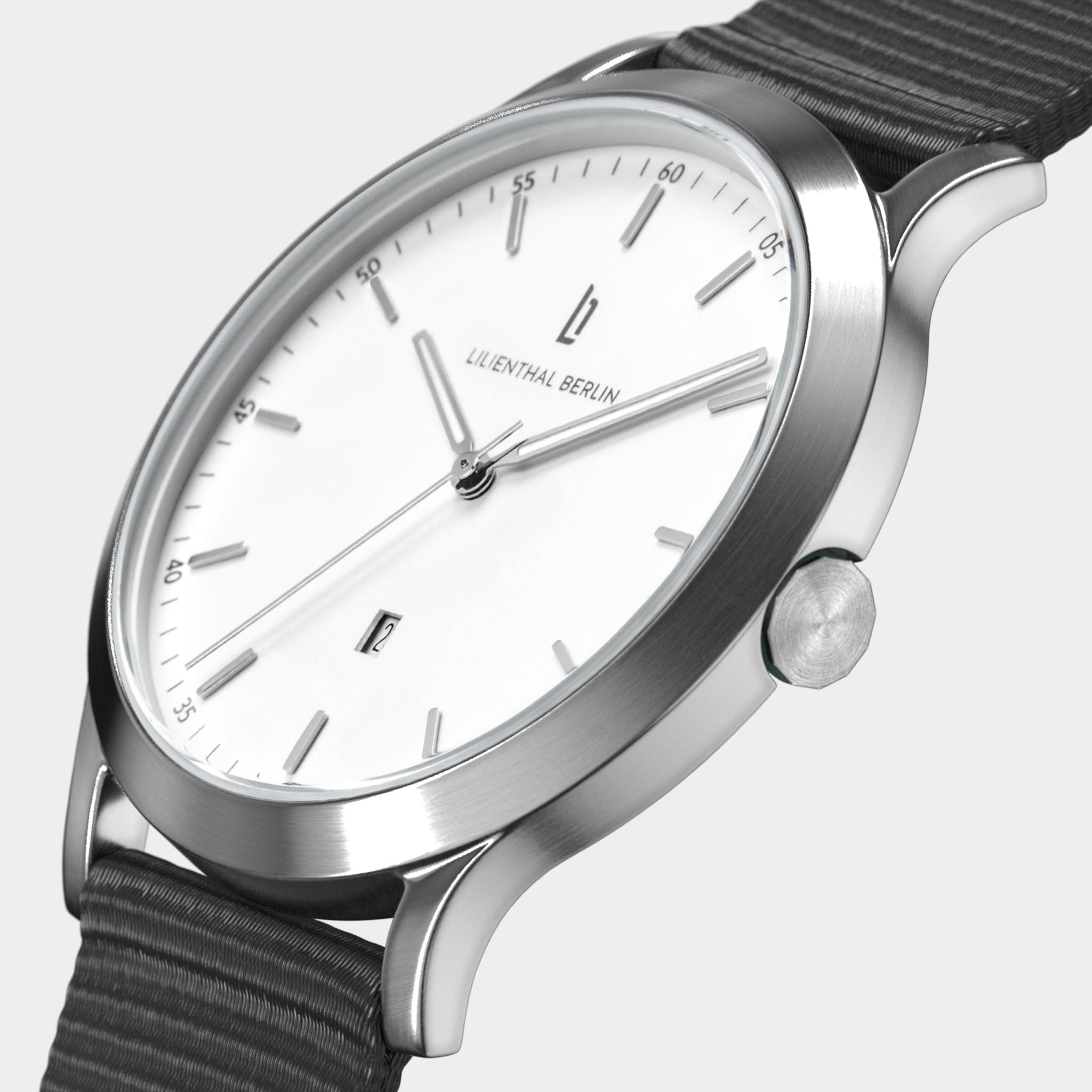 Huxley – Silver White Sportive