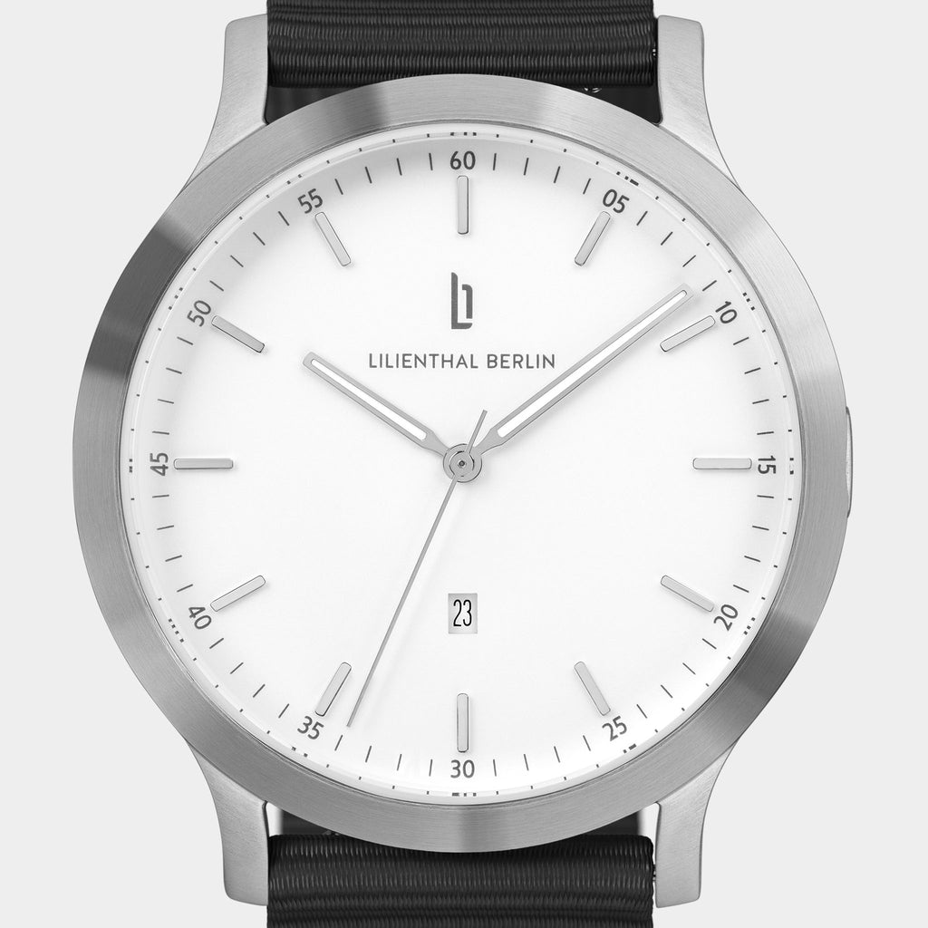 Huxley – Silver White Sportive