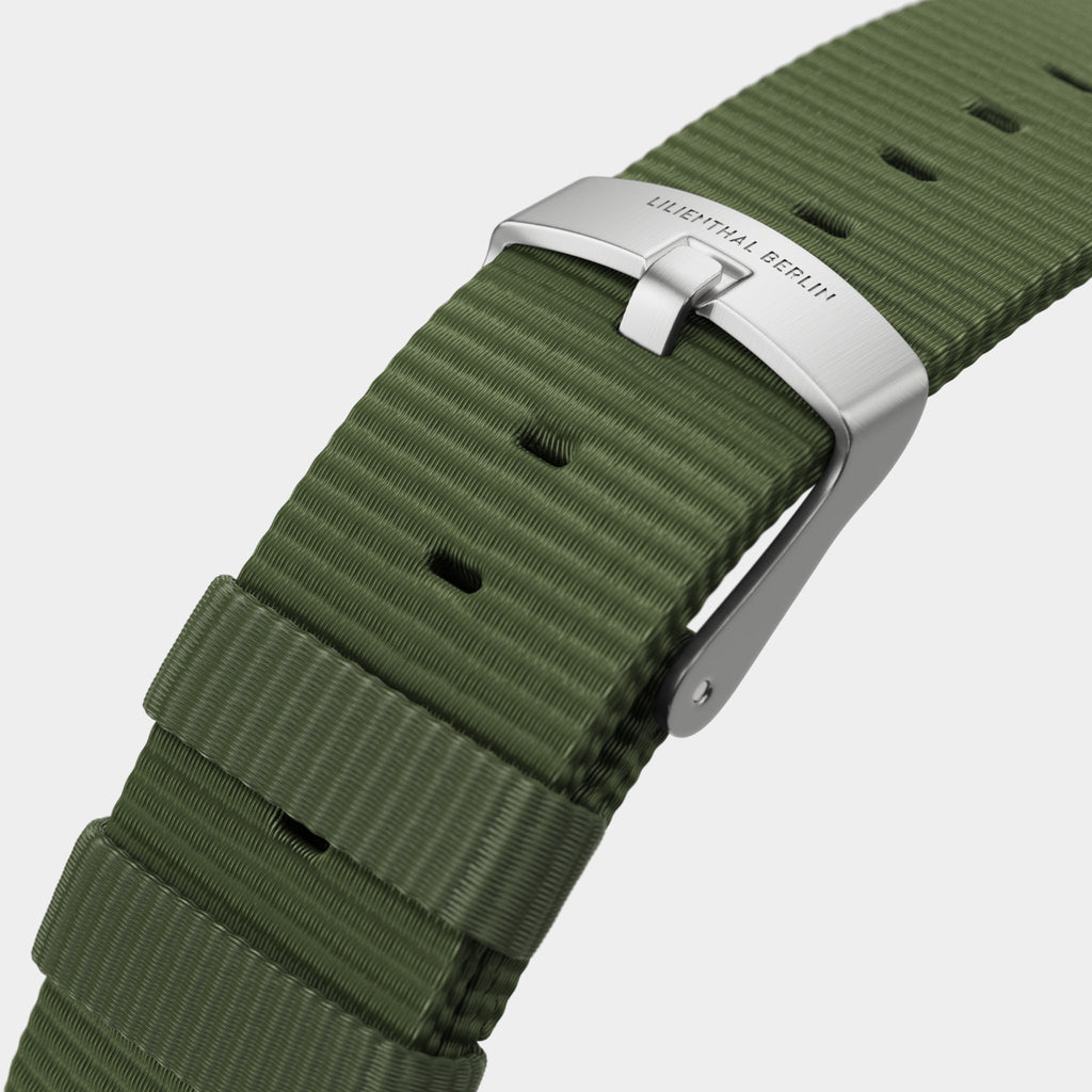 Huxley – Silver White Sportive